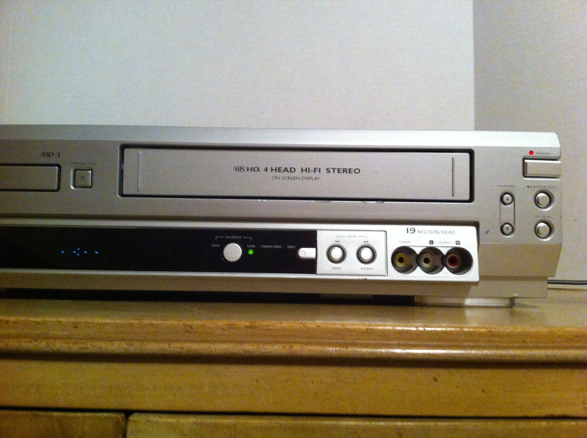 Video Cassette Recorder DVD Player C611760